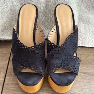 Veronica Beard Black Platform Shoes with Elegant Design